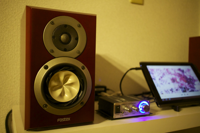 Canon EOS M, EF-M22mm F2 STM, ISO 1600, f/2.0, 1/40 sec, 0 EV